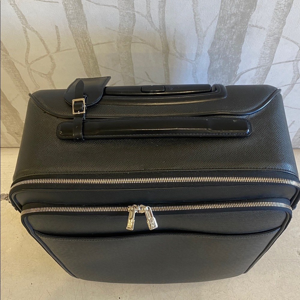Louis Vuitton Taiga Pegasus Legere Business
Carry Noir Bag Suitcase Black - Picture 14 of 17